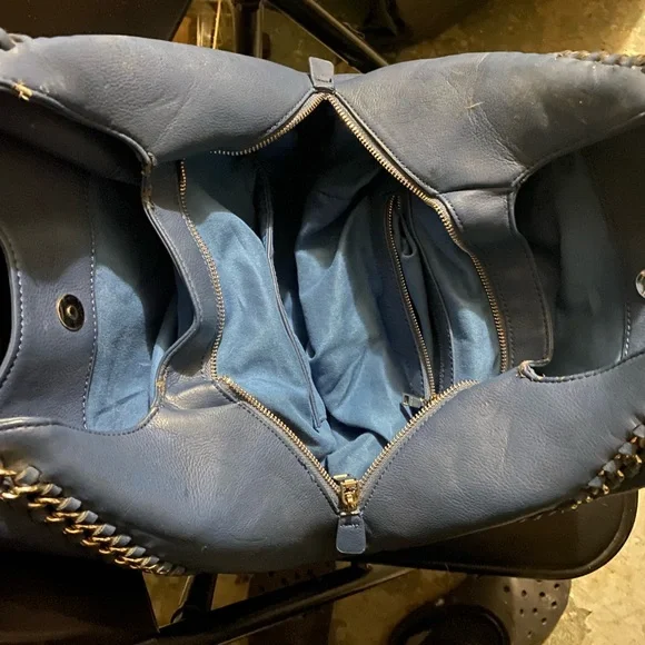 bebe Blue Hobo Chain Accent Shoulder Bag. EUC - Picture 5 of 5